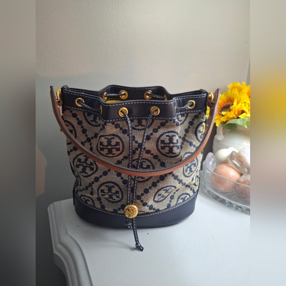 Tory Burch Monogram Bucket Bag  Great Condition - Picture 8 of 8